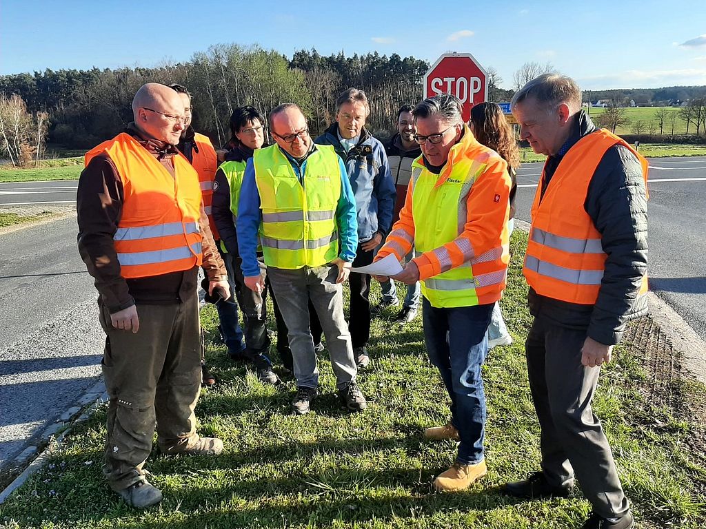 Foto Karsten Fischkal: Gruppenbild / Besichtigung am Unfallschwerpunkt Kreuzung B470 - Staatsstraße 2264