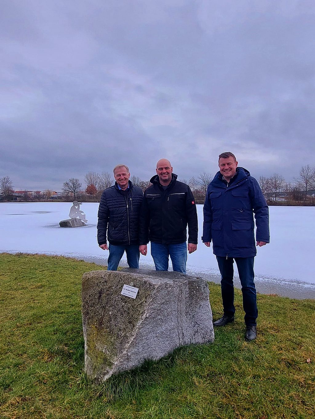 Fotograf: Steffi Igel / Glühwein & Punsch am Eisweiher; v.l.n.r. Axel Rogner, Tim Schepe, Steffen Schmidt