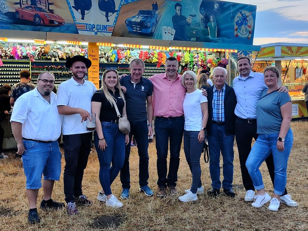 Foto Steffi Igel, Steffen Schmidt: Kärwa in Großgeschaidt - Gruppenbild