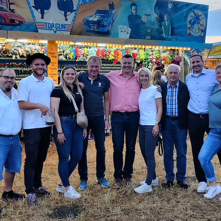 Foto Steffi Igel, Steffen Schmidt: Kärwa in Großgeschaidt - Gruppenbild