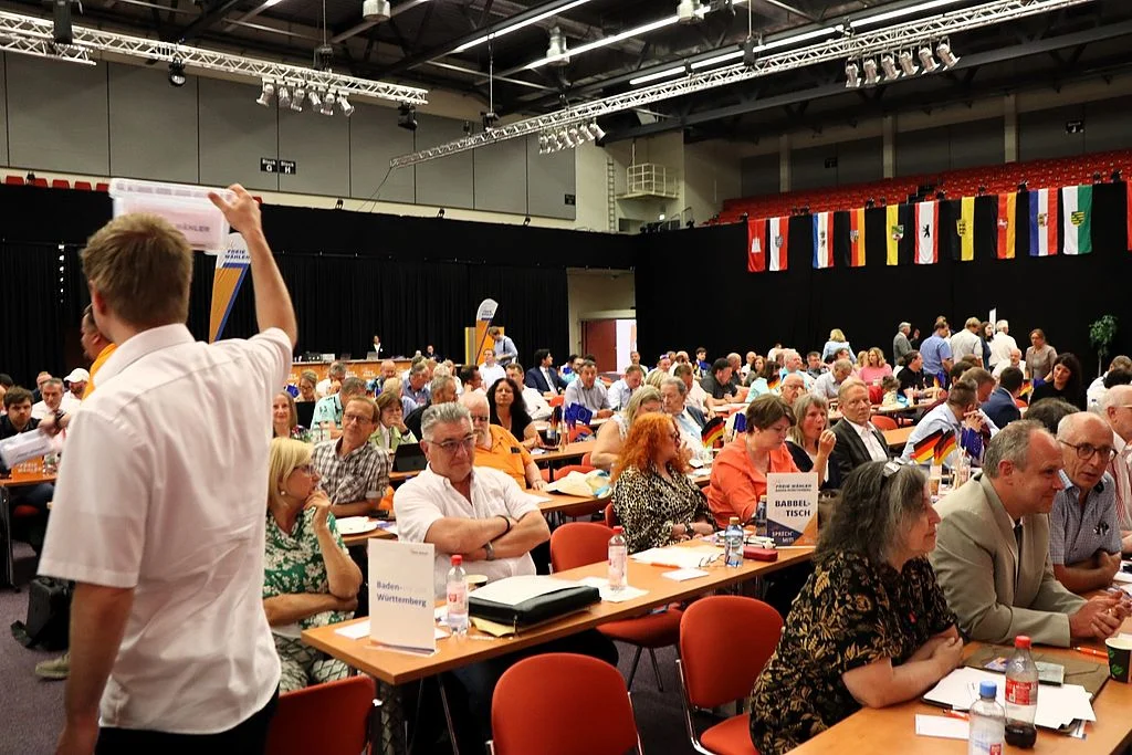 Foto: René Wehnert, Bundesparteitag 2023 in Fulda - Einsammeln der Stimmzettel