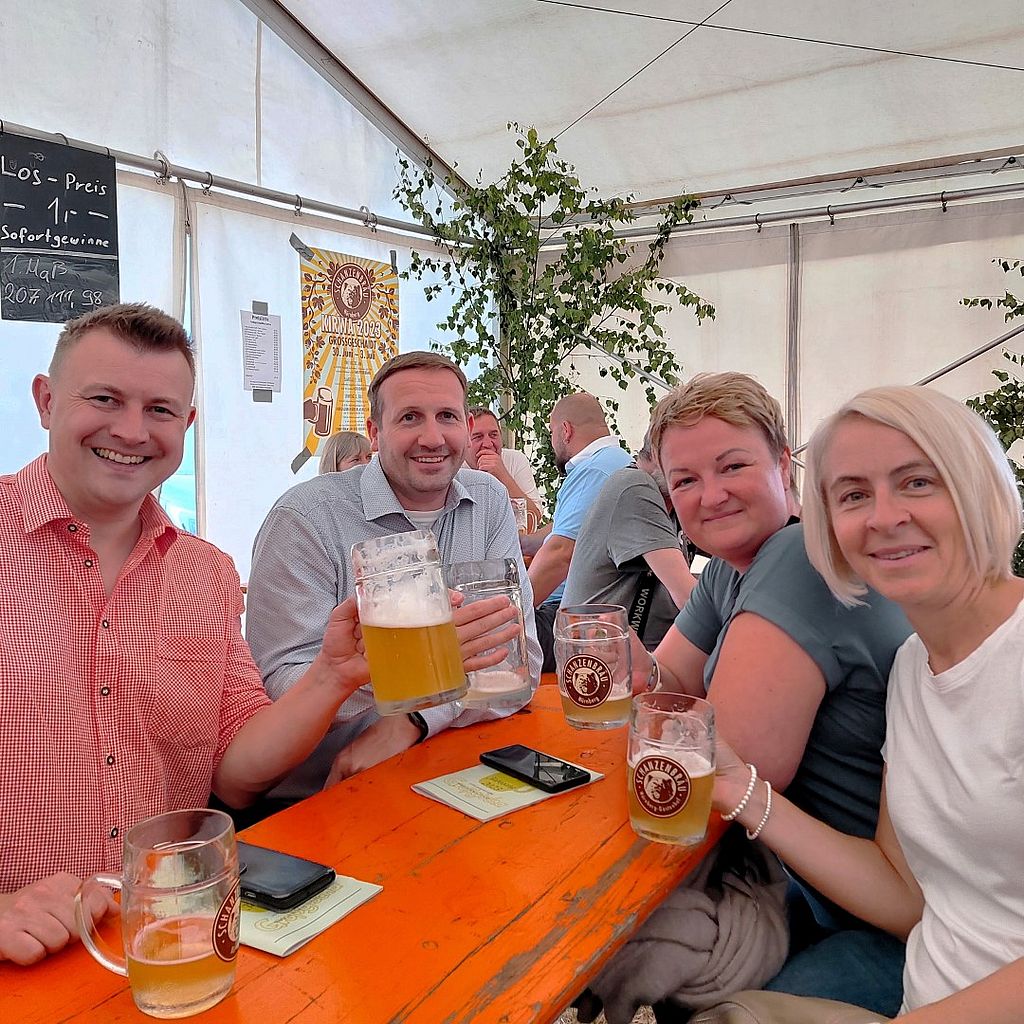 Foto Steffi Igel, Steffen Schmidt: Kärwa in Großgeschaidt - v.l.n.r. Steffen Schmidt, Michael Schölkopf, Regina Bruckmann, Steffi Igel
