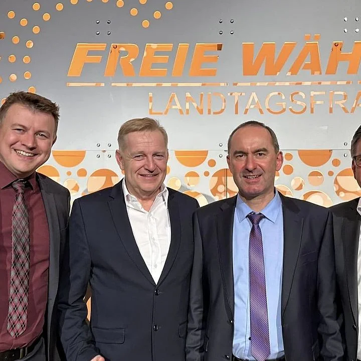 Foto Karsten Fischkal: Gruppenbild mit Steffen Schmidt, Axel Rogner, Hubert Aiwanger, Karsten Fischkal