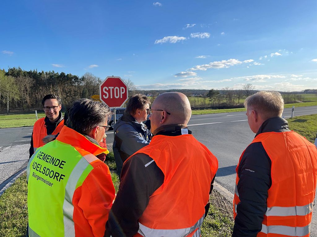 Foto Karsten Fischkal: Gruppenbild / Besichtigung am Unfallschwerpunkt Kreuzung B470 - Staatsstraße 2264